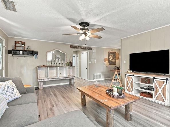 425  Dunaway Lane , Azle Texas 76020