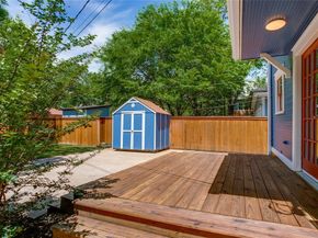 335 S Edgefield Avenue , Dallas Texas 75208