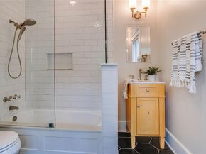 335 S Edgefield Avenue , Dallas Texas 75208