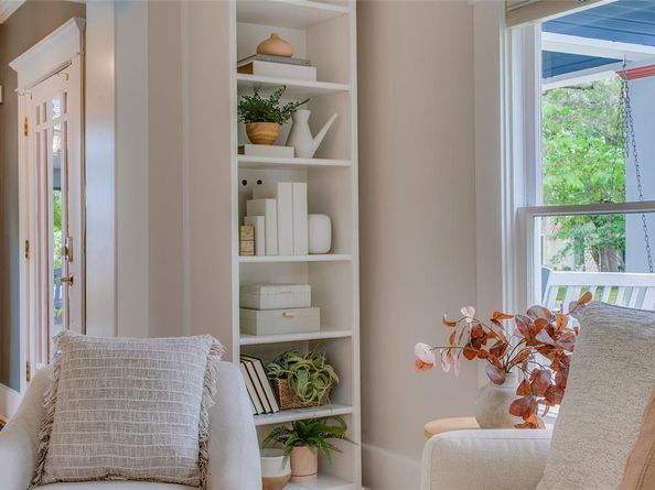 335 S Edgefield Avenue , Dallas Texas 75208
