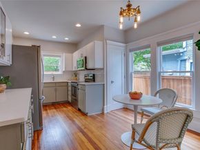 335 S Edgefield Avenue , Dallas Texas 75208