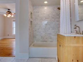 335 S Edgefield Avenue , Dallas Texas 75208