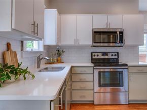 335 S Edgefield Avenue , Dallas Texas 75208