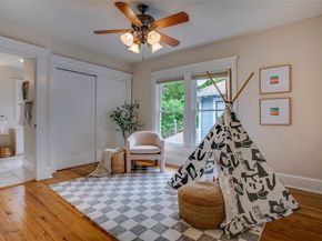 335 S Edgefield Avenue , Dallas Texas 75208