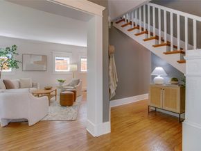335 S Edgefield Avenue , Dallas Texas 75208