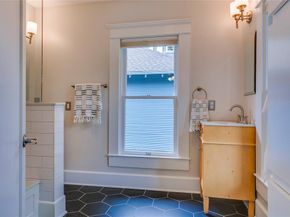 335 S Edgefield Avenue , Dallas Texas 75208