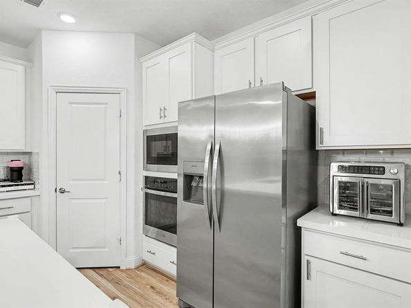213  Settlers Way , Euless Texas 76040