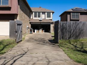 720  Cresent Drive , DeSoto Texas 75115