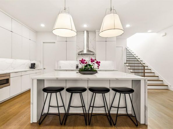 4827  Newmore Avenue , Dallas Texas 75209