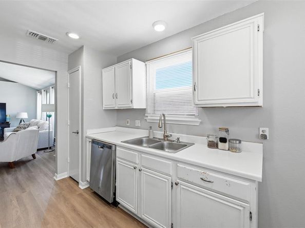 308  Moss Hill Drive , Arlington Texas 76018