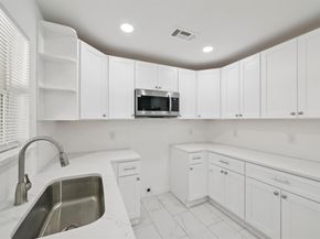 1428  Hawley Lane , Dallas Texas 75217