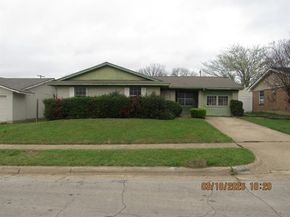 6451  MOONHILL Drive , Dallas Texas 75241