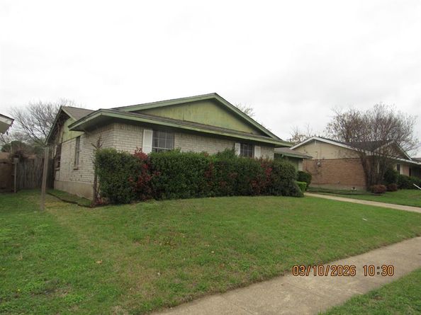 6451  MOONHILL Drive , Dallas Texas 75241