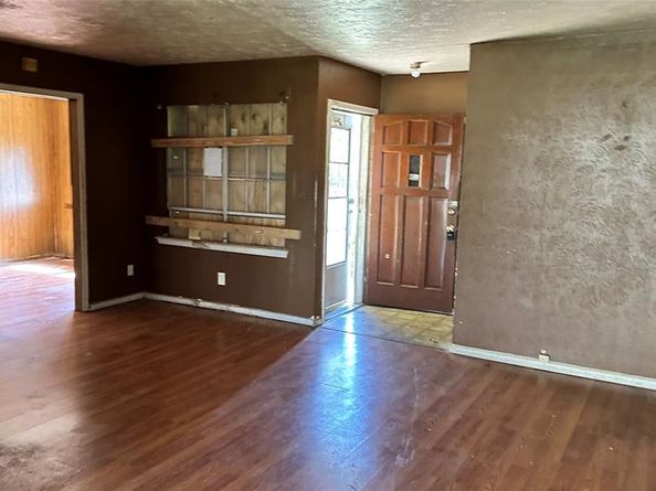 6451  MOONHILL Drive , Dallas Texas 75241