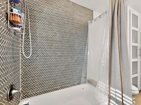 846  Creekridge Drive , Dallas Texas 75218