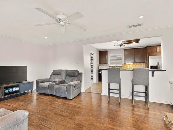 846  Creekridge Drive , Dallas Texas 75218