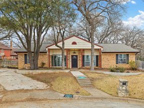 1904  Bay Oaks Court , Fort Worth Texas 76112