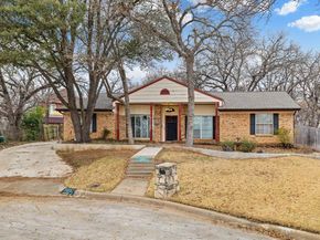 1904  Bay Oaks Court , Fort Worth Texas 76112