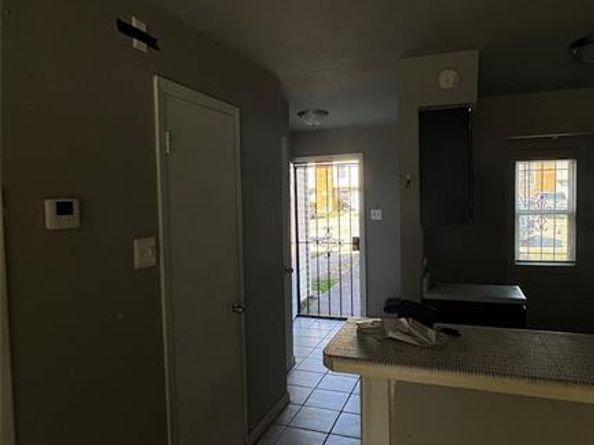 9434  Olde Towne Row , Dallas Texas 75227