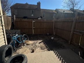 9434  Olde Towne Row , Dallas Texas 75227