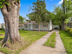 1606  Davis Boulevard , Garland Texas 75042