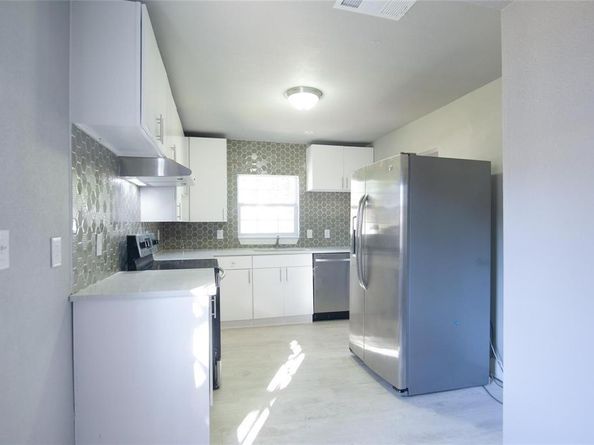 1606  Davis Boulevard , Garland Texas 75042