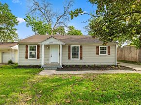 1606  Davis Boulevard , Garland Texas 75042