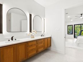 10434  Vinemont Street , Dallas Texas 75218