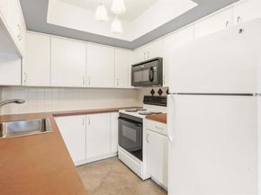 2505  Wedglea Drive  109, Dallas Texas 75211