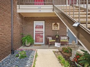 2505  Wedglea Drive  109, Dallas Texas 75211