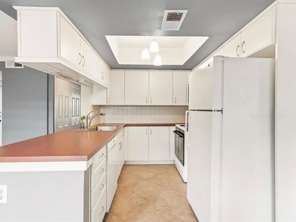 2505  Wedglea Drive  109, Dallas Texas 75211