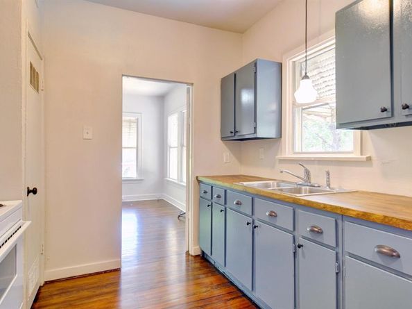 2844  Travis Avenue , Fort Worth Texas 76110
