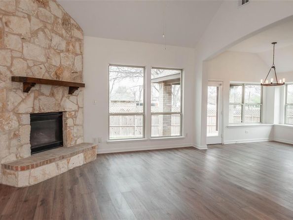 113  Brighton Drive , DeSoto Texas 75115