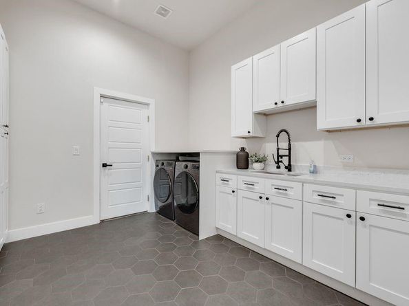 1802  Pueblo Street , Dallas Texas 75212