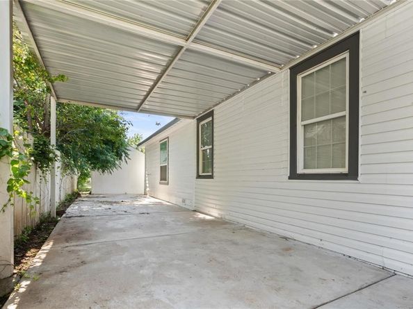 703 N Jester Avenue , Dallas Texas 75211