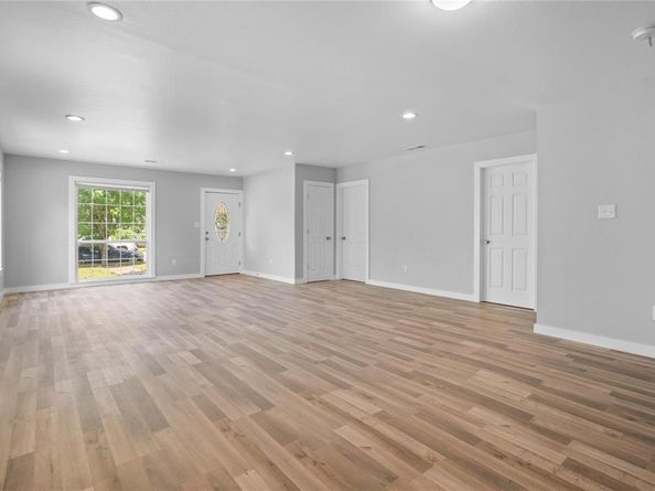 703 N Jester Avenue , Dallas Texas 75211