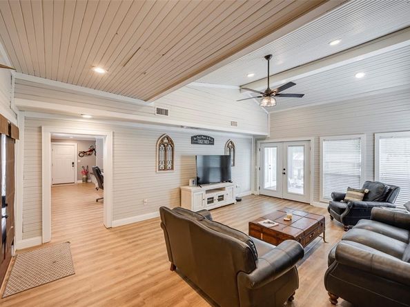 2908  Carson Street , Haltom City Texas 76117