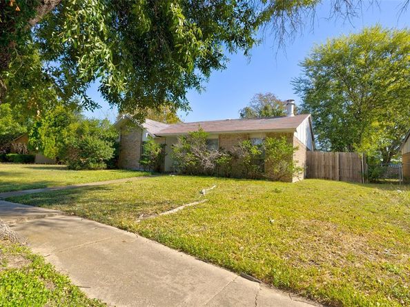 1833  Clark Trail , Grand Prairie Texas 75052