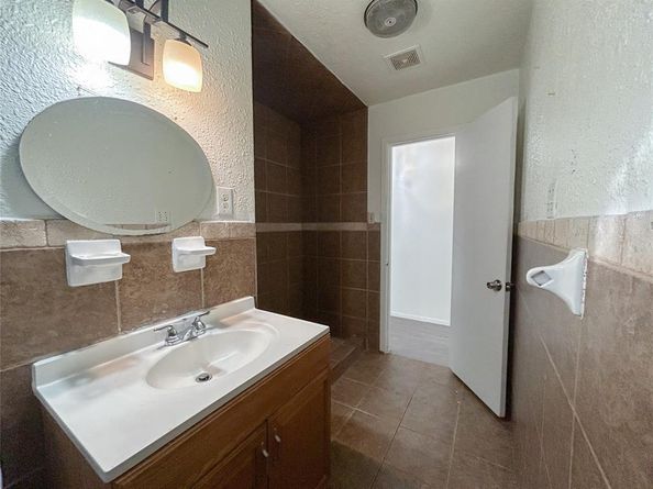 2404  Klondike Drive , Dallas Texas 75228