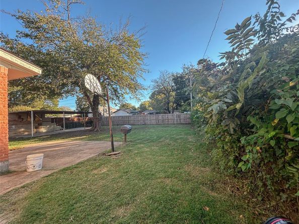 2404  Klondike Drive , Dallas Texas 75228