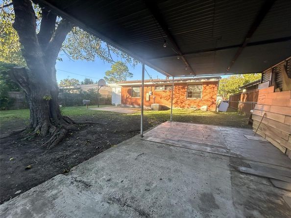 2404  Klondike Drive , Dallas Texas 75228