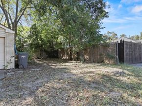 1129 N Riverside Drive , Fort Worth Texas 76111