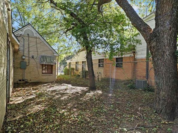 1129 N Riverside Drive , Fort Worth Texas 76111