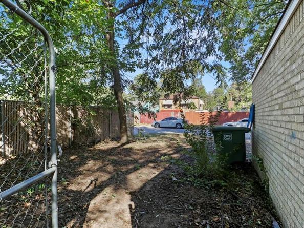 1129 N Riverside Drive , Fort Worth Texas 76111