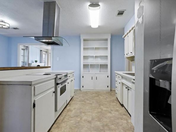 1129 N Riverside Drive , Fort Worth Texas 76111