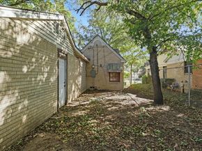 1129 N Riverside Drive , Fort Worth Texas 76111