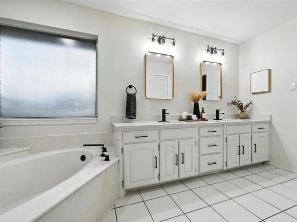 8841  Hidden Hill Drive , Fort Worth Texas 76179