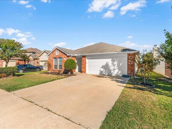 1156  Mustang Ridge Drive , Fort Worth Texas 76052