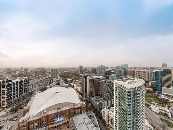 2430  Victory Park Lane  3204, Dallas Texas 75219