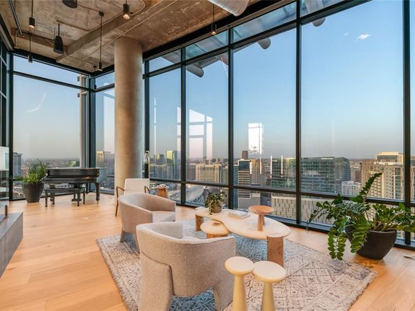 2430  Victory Park Lane  3204, Dallas Texas 75219